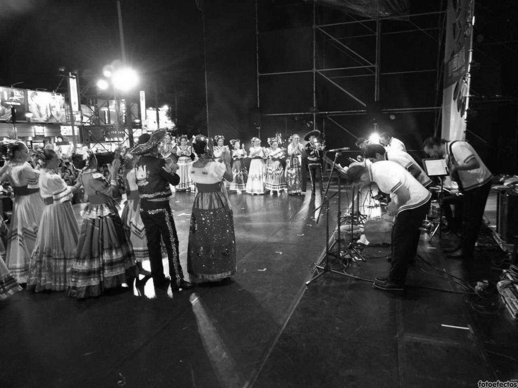 Javier Flores en Taipei, Taiwan, durante una gira internacional como ingeniero de audio